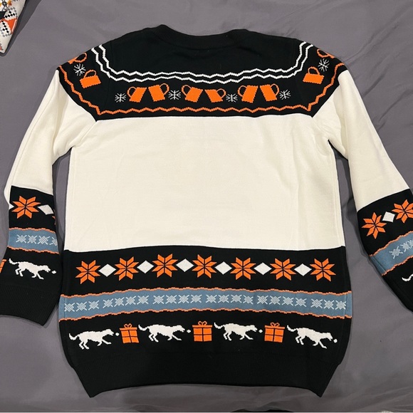 Tito’s Ugly Christmas Sweater 2022 with matching pet sweater - Picture 2 of 7